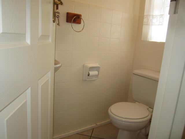 To Let 2 Bedroom Property for Rent in Somerset West Western Cape